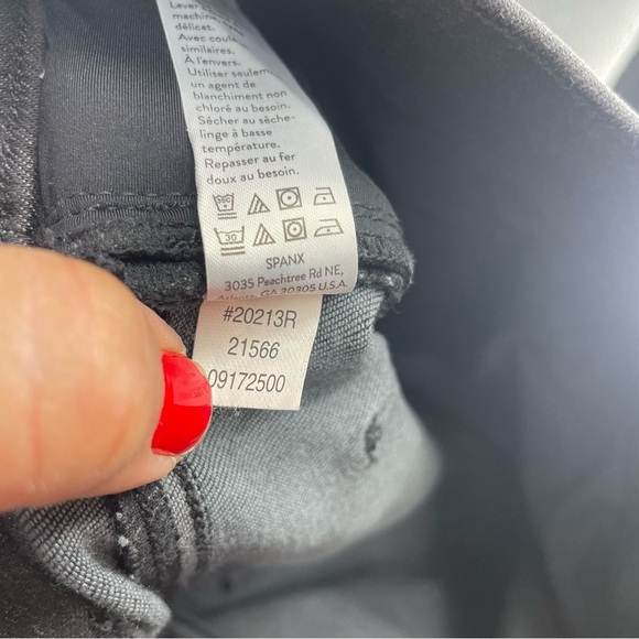 SPANX Vintage Black Distressed Skinny Jeans 20213R Size M Shaping Tummy Control - Picture 11 of 11